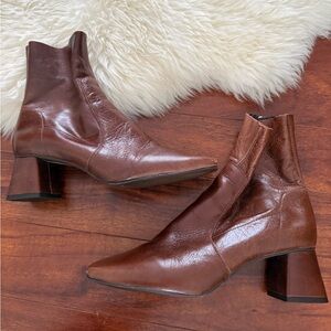 L’INTERVALLE BLOCK HEEL BOOT. Elegant Brown Leather Ankle Boots